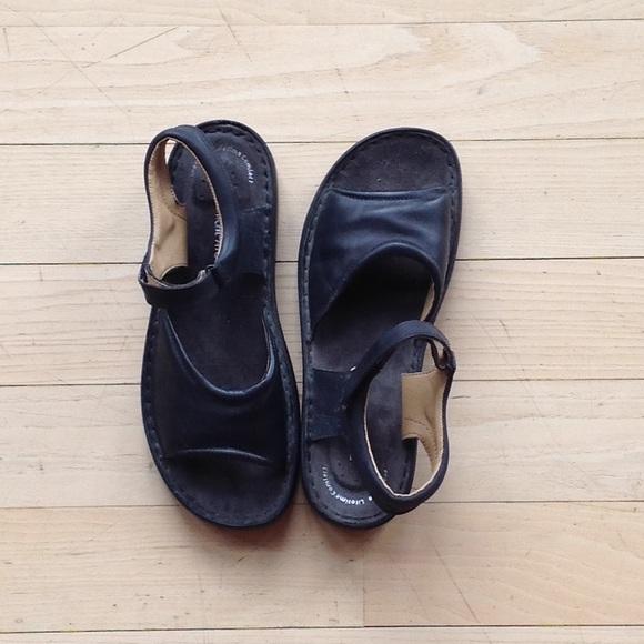 Thom McAn, black leather Sandals,  EUC,  9W - Picture 1 of 4